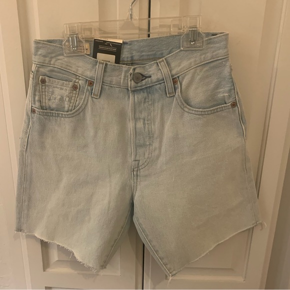 Levi’s Shorts NWOT - Picture 1 of 2